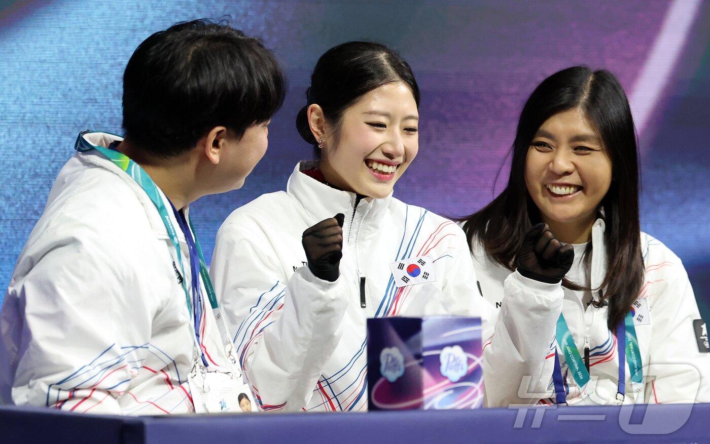 본문 이미지 - 피겨 이해인이 19일(현지시간) 이탈리아 밀라노 아이스스케이팅 아레나에서 열린 2026 밀라노·코르티나담페초 동계올림픽 피겨 스케이팅 여자 싱글 프리 스케이팅에서 시즌 베스트인 140.49점이 나오자 환하게 웃고 있다. 2026.2.20 ⓒ 뉴스1 김진환 기자