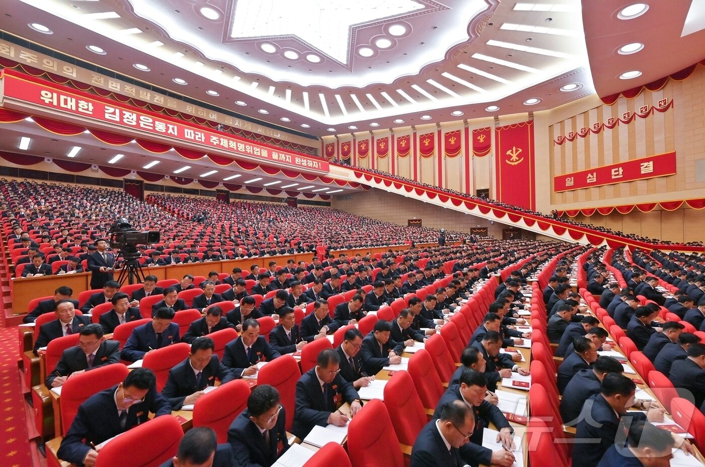 본문 이미지 - (평양 노동신문=뉴스1) = 북한 노동당 기관지 노동신문은 '제9차 노동당 대회'가 지난 19일 개막했다고 20일 보도했다. [국내에서만 사용가능. 재배포 금지. DB 금지. For Use Only in the Republic of Korea. Redistribution Prohibited] rodongphoto@news1.kr