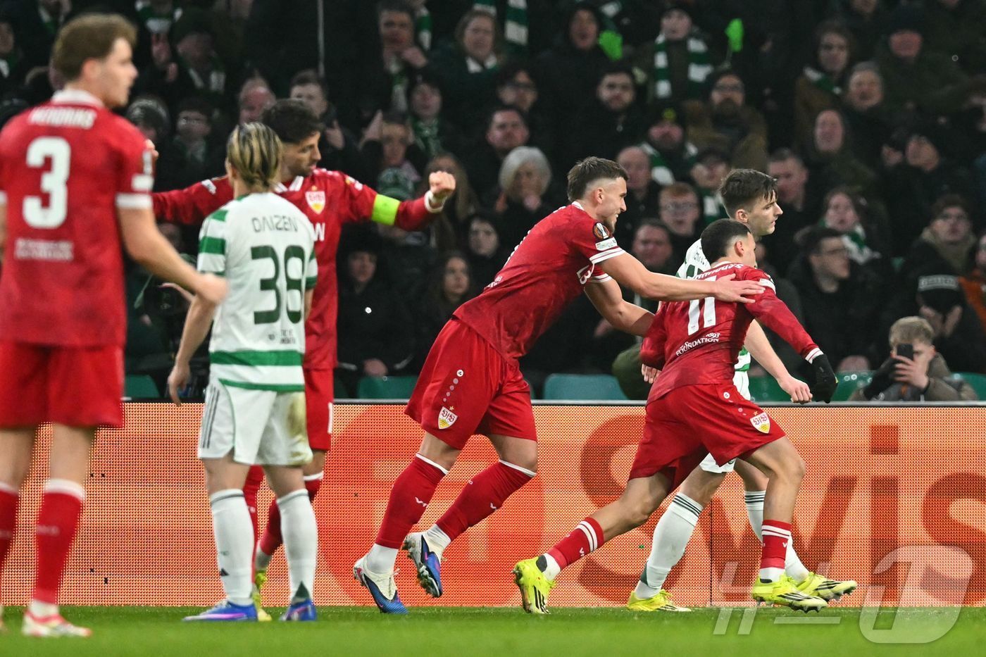 본문 이미지 - 셀틱은 20일(한국시간) 열린 슈투트가르트와 2025-26 UEFA 유로파리그 16강 플레이오프 1차전에서 1-4로 대패했다. ⓒ AFP=뉴스1