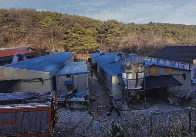 산청군 신등면 돈사 화재…돼지 330마리 폐사