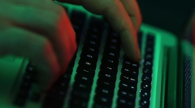 "1박 171만원 호텔 17원에 예약해 잤다"…20대 해킹범 체포