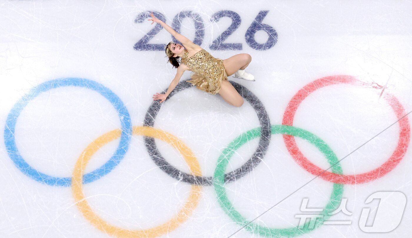 본문 이미지 - 미국의 알리사 리우가 19일(현지시간) 2026 밀라노·코르티나담페초 동계올림픽 피겨 스케이팅 여자 싱글 프리 스케이팅에서 연기를 펼치고 있다.  ⓒ 신화=뉴스1