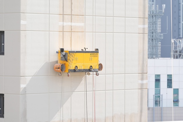 현대엔지니어링, 외벽도장로봇 국토부 건설신기술 지정…생산성 2배