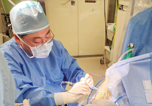 세브란스병원 뇌로봇수술 500례…"수술시간 줄여 환자부담↓"