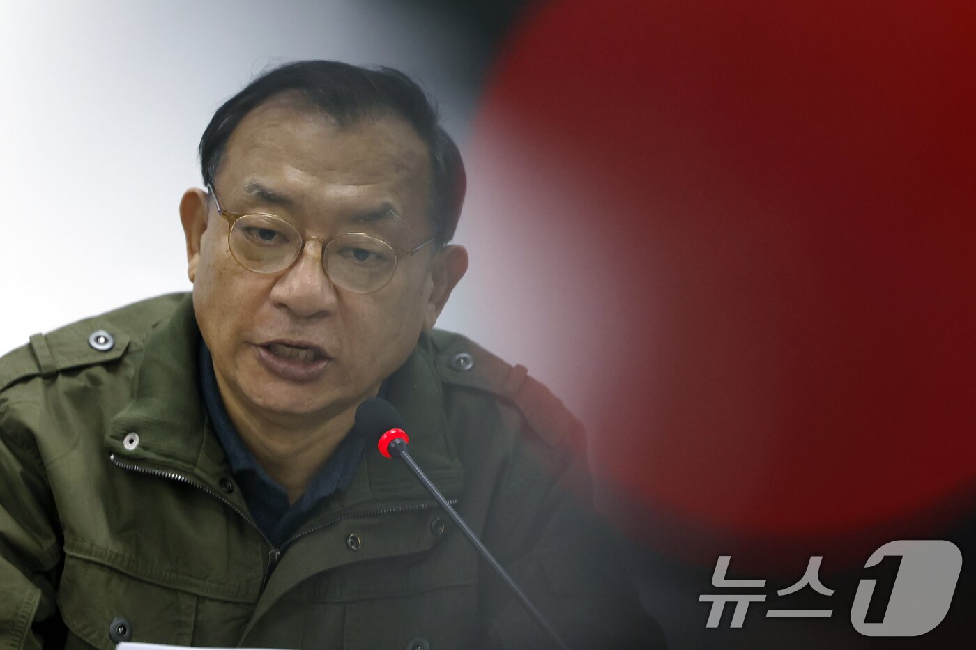 본문 이미지 - 이정현 국민의힘 공천관리위원장이 지난달 20일 오전 서울시 영등포구 여의도 국민의힘 당사에서 열린 제9회 전국동시지방선거 중앙당 공천관리위원회 제1차 회의에서 모두 발언을 하고 있다. 2026.2.20 ⓒ 뉴스1 박정호 기자