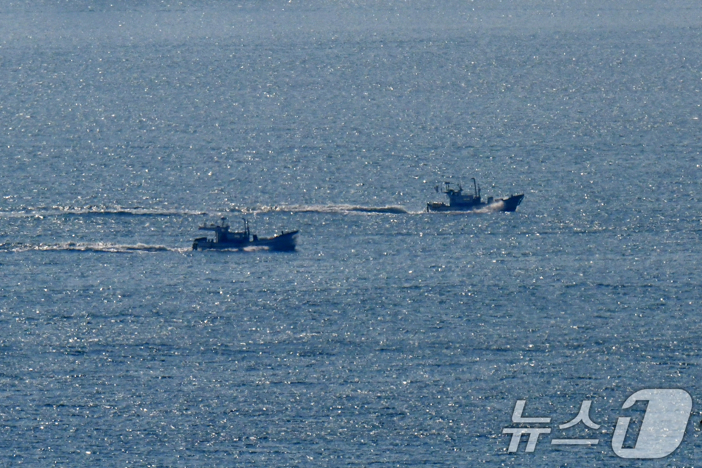 (포항=뉴스1) 최창호 기자 = 20일 오전 경북 포항시 북구 영일대해수욕장 앞 바다에서 조업을 마친 어선이 귀항하고 있다. 2026.2.20/뉴스1