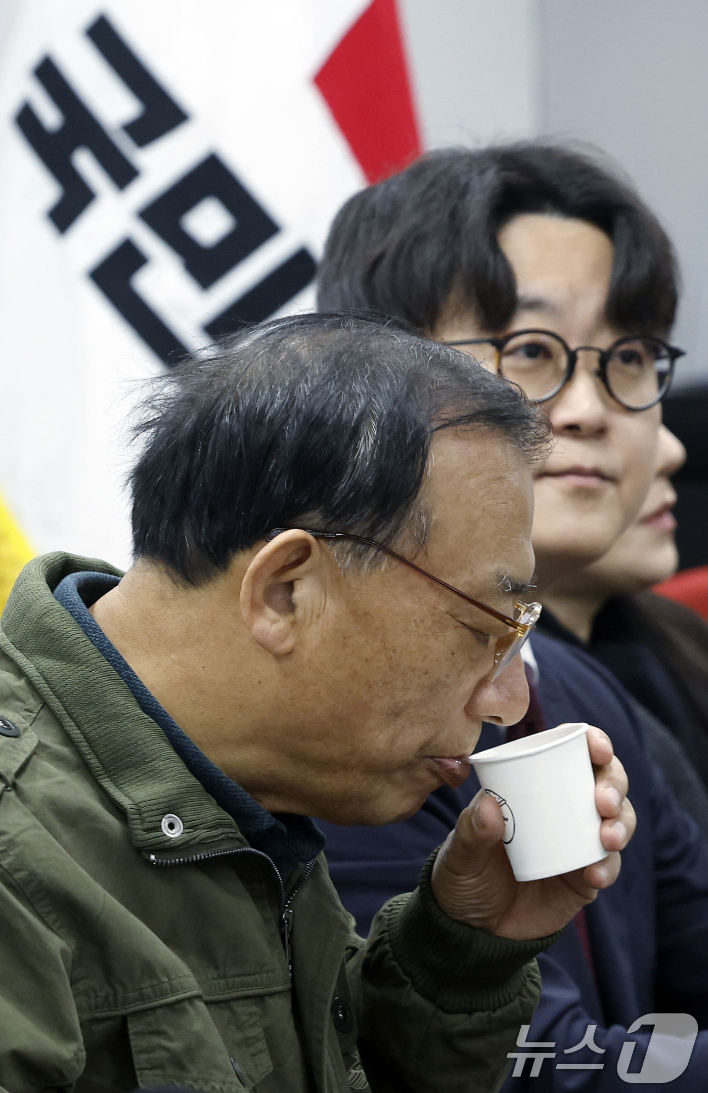 (서울=뉴스1) 박정호 기자 = 이정현 국민의힘 공천관리위원장이 20일 오전 서울시 영등포구 여의도 국민의힘 당사에서 열린 제9회 전국동시지방선거 중앙당 공천관리위원회 제1차 회의 …