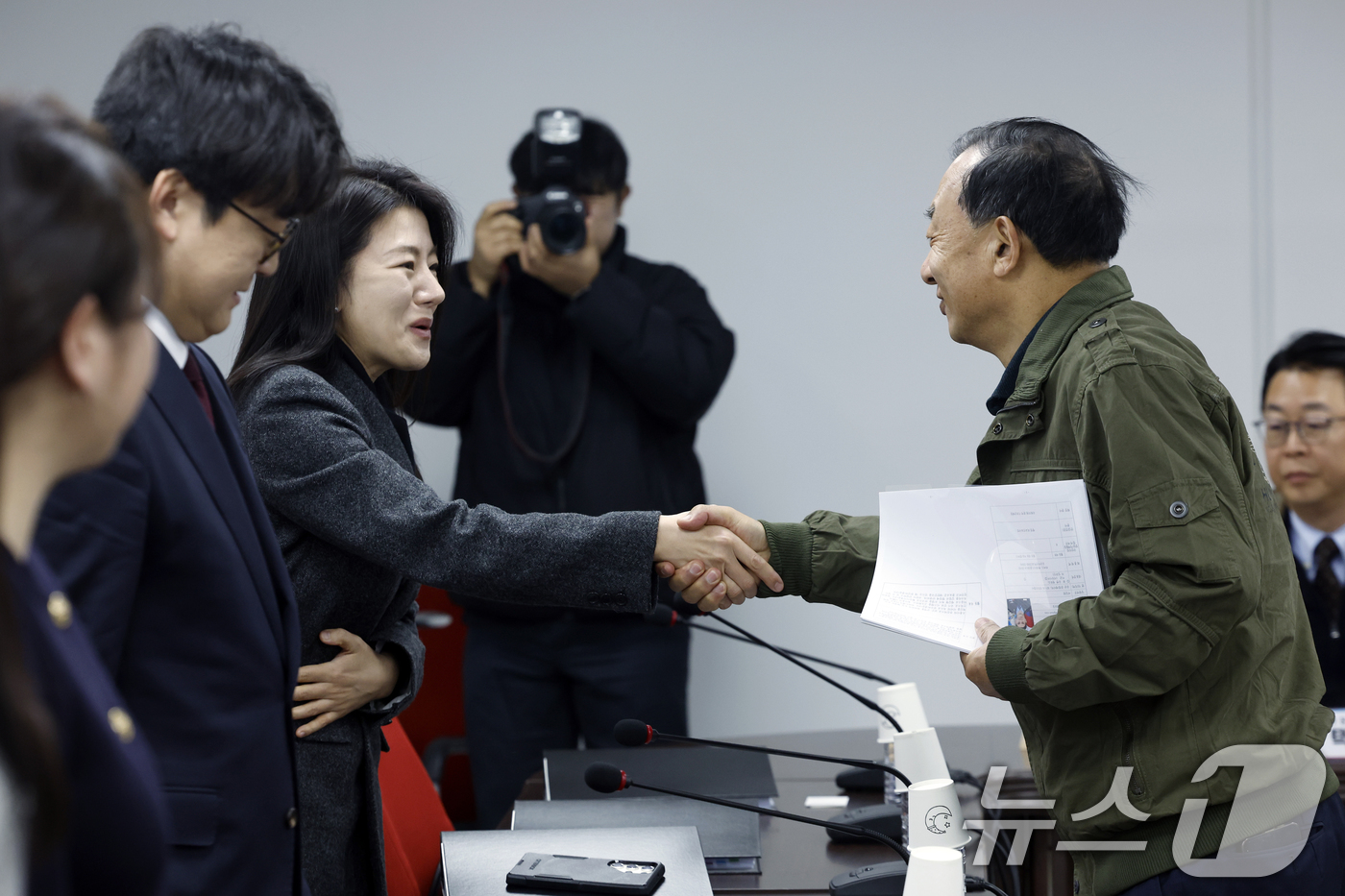 (서울=뉴스1) 박정호 기자 = 이정현 국민의힘 공천관리위원장이 20일 오전 서울시 영등포구 여의도 국민의힘 당사에서 열린 제9회 전국동시지방선거 중앙당 공천관리위원회 제1차 회의 …