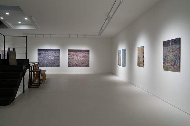 "선과 색으로 직조한 도시의 시간"…김란 첫 개인전 '드로우 백'