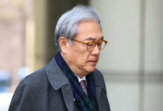 법정 출석하는 정진석 전 비서실장