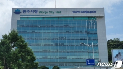 원주시, 폭염 미리 대응…어린이공원 놀이기구에 그늘막 설치