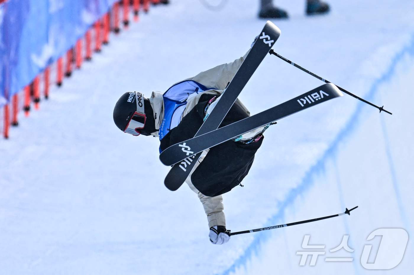 본문 이미지 - 이승훈의 프리스타일 스키 하프파이프 경기 모습. ⓒ AFP=뉴스1