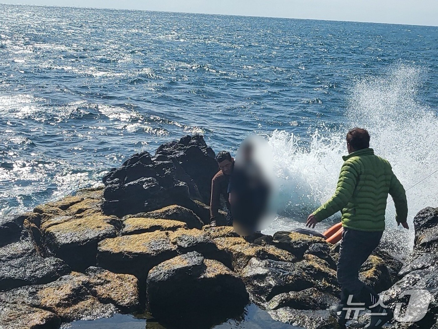 본문 이미지 - 2월19일 마라도 수난 사고 현장(제주소방안전본부 제공. 재판매 및 DB금지)/뉴스1