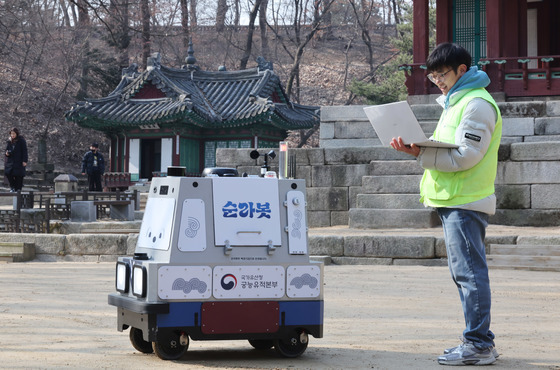 창덕궁, '순라봇'이 지킨다