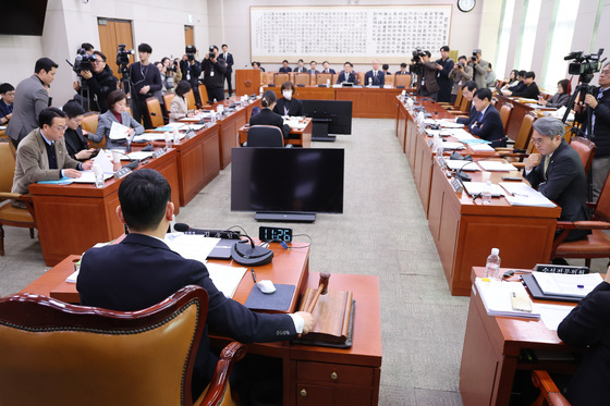 자사주 소각 의무화 3차상법·尹 사면금지법 법사소위 통과(종합)