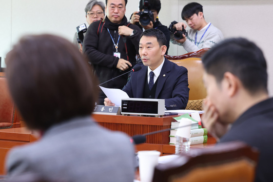 與 "尹 사면금지법 통과돼야" 野 "위헌적 헌법 파괴"…법사소위 충돌