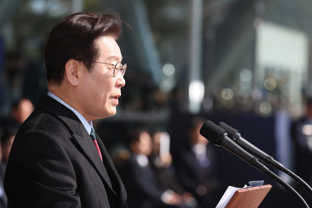 李대통령 "전작권 회수·한미연합방위태세 주도할 때 자주국방 시대"