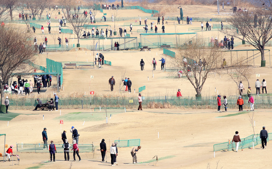 포근한 날씨에 즐기는 파크골프