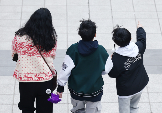 포근한 날씨에 얇아진 옷차림