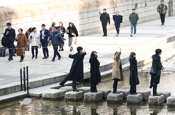 "주말 나들이 떠나볼까" 낮 최고 20도 '포근'…아침엔 쌀쌀(종합)