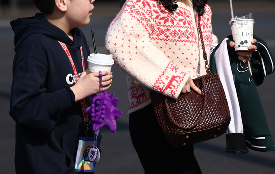 포근한 날씨에 얇아진 옷차림