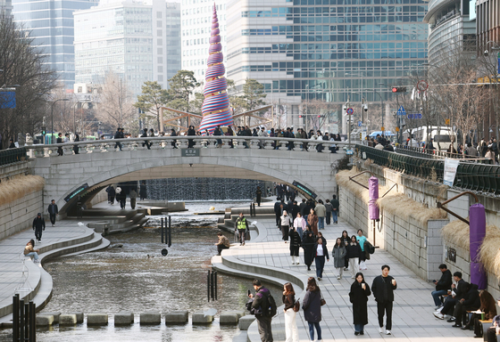 낮에는 초봄 날씨