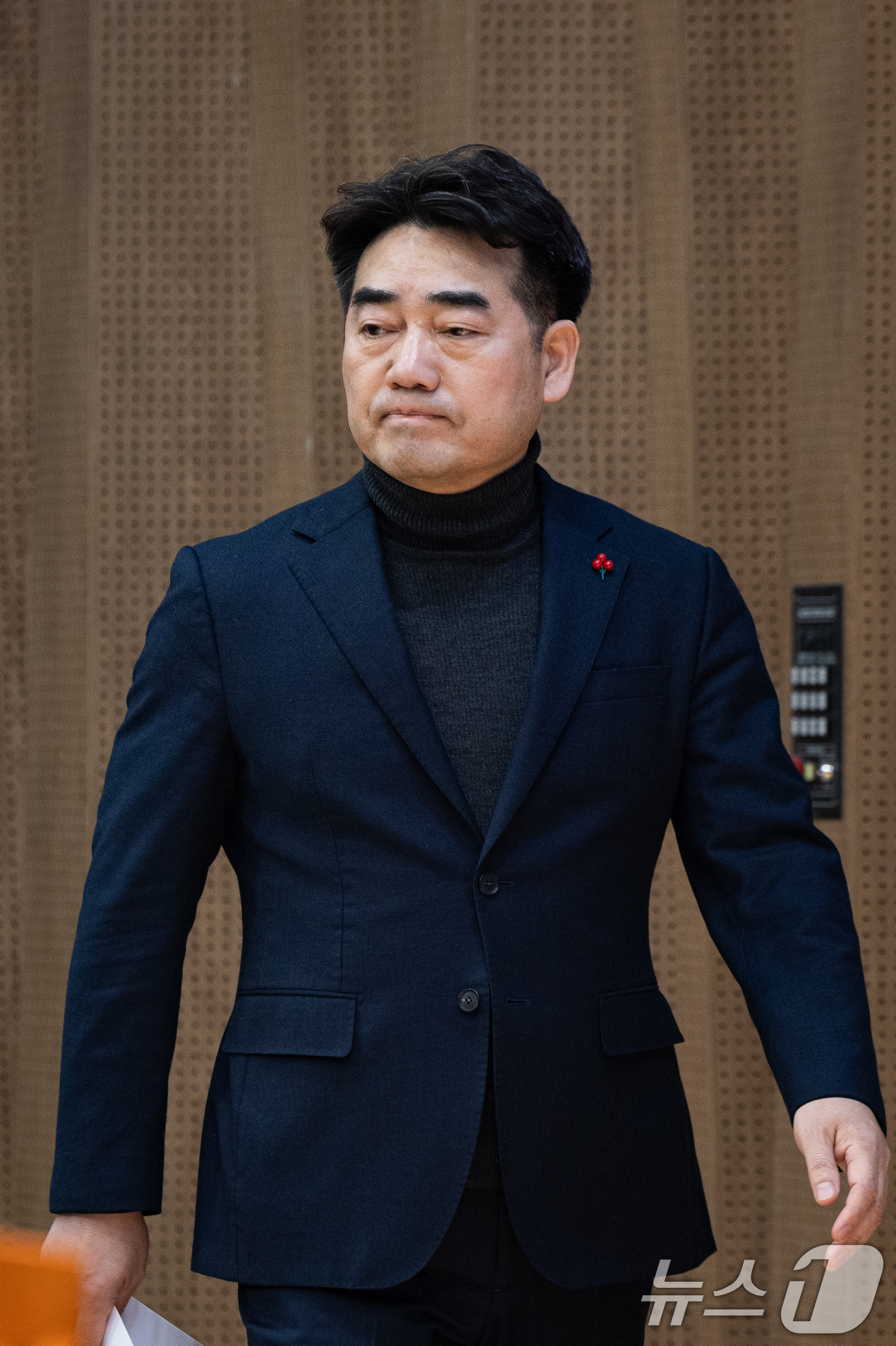 (서울=뉴스1) 유승관 기자 = 이성권 국민의힘 의원이 20일 서울 여의도 국회 소통관에서 열린 윤석열 전 대통령 내란 1심 선고 관련 장동혁 대표 입장 발표를 비판하는 기자회견에 …