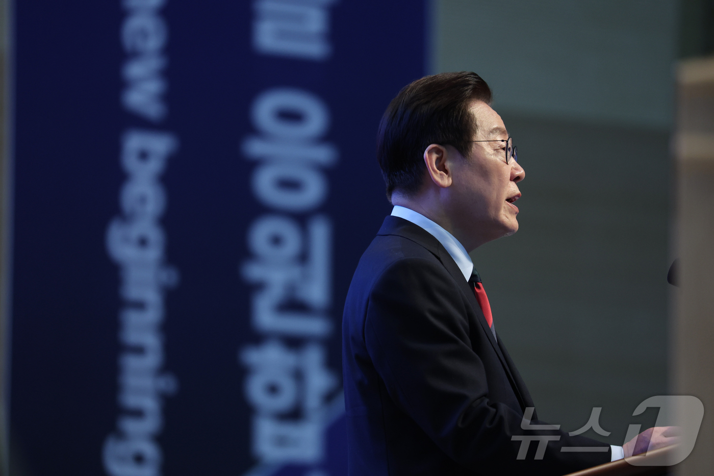 (대전=뉴스1) 이재명 기자 = 이재명 대통령이 20일 대전 유성구 한국과학기술원(KAIST)에서 열린 2025학년도 전기 학위수여식에서 축사하고 있다. 2026.2.20/뉴스1