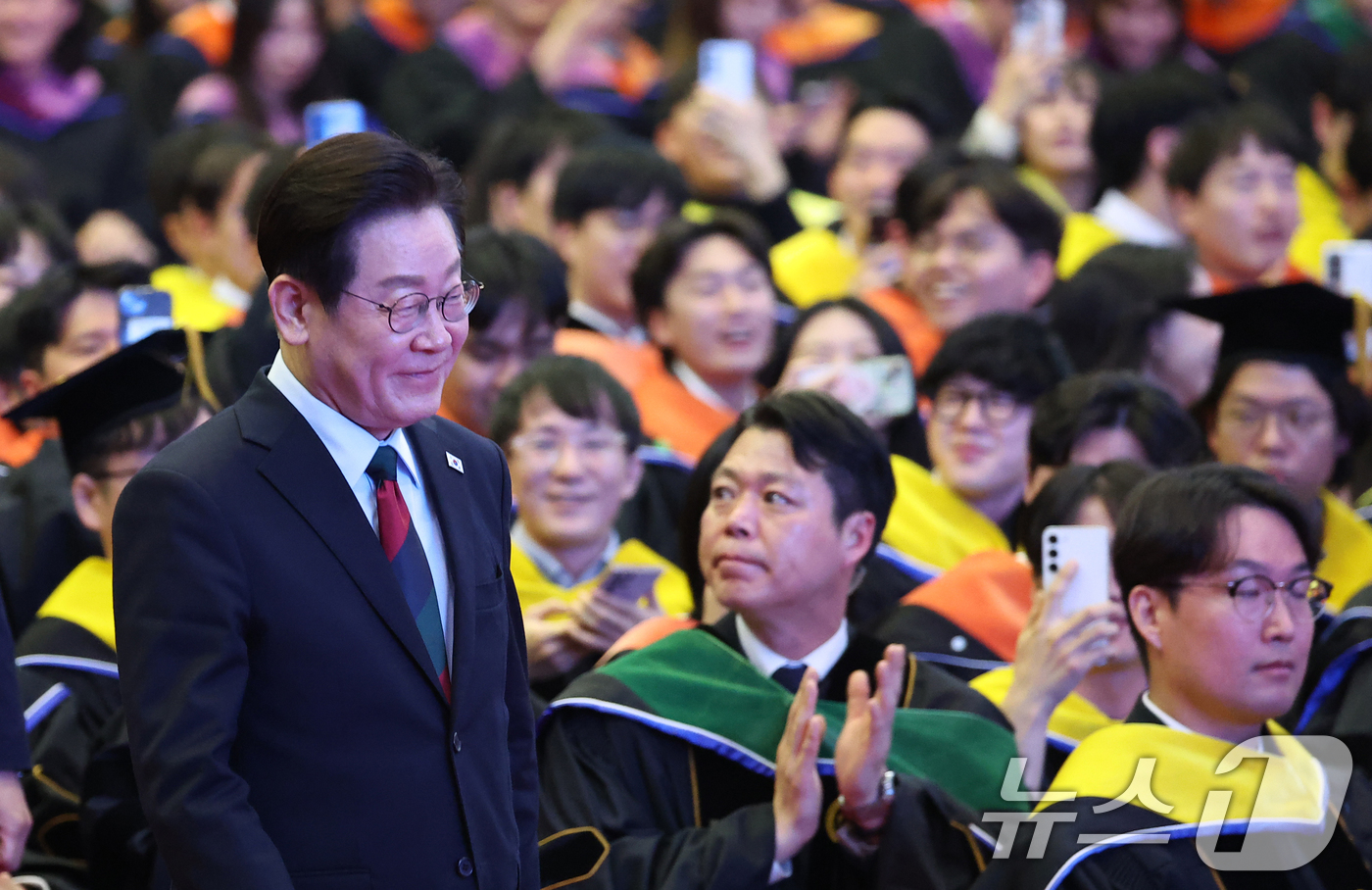 (대전=뉴스1) 이재명 기자 = 이재명 대통령이 20일 대전 유성구 한국과학기술원(KAIST)에서 열린 2025학년도 전기 학위수여식에 참석하고 있다. (청와대통신사진기자단)202 …