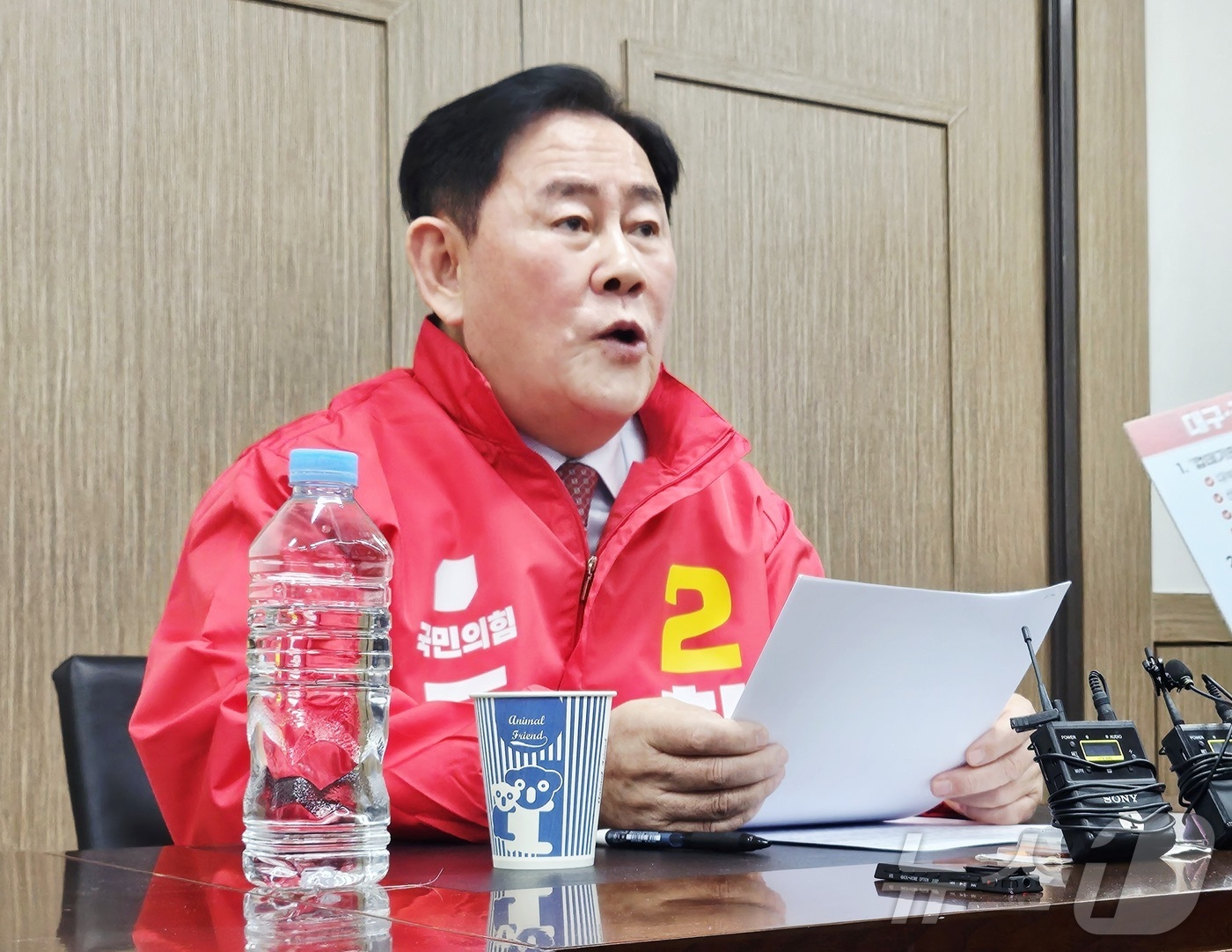 (대구=뉴스1) 남승렬 기자 = 최경환 6·3 지방선거 경북도지사 예비후보가 20일 대구 수성구 국민의힘 경북도당에서 긴급 기자회견를 열고 대구·경북 행정통합과 관련된 입장을 밝히 …