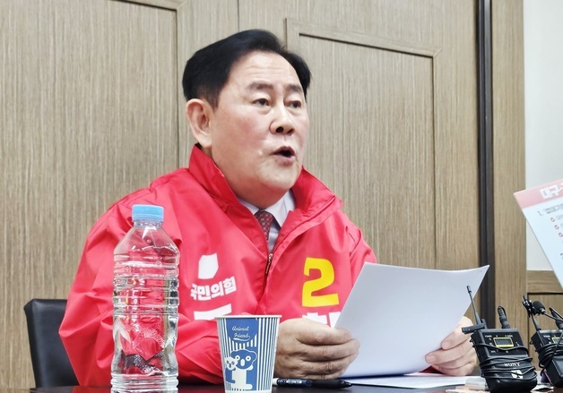 TK 행정통합 입장 밝히는 최경환