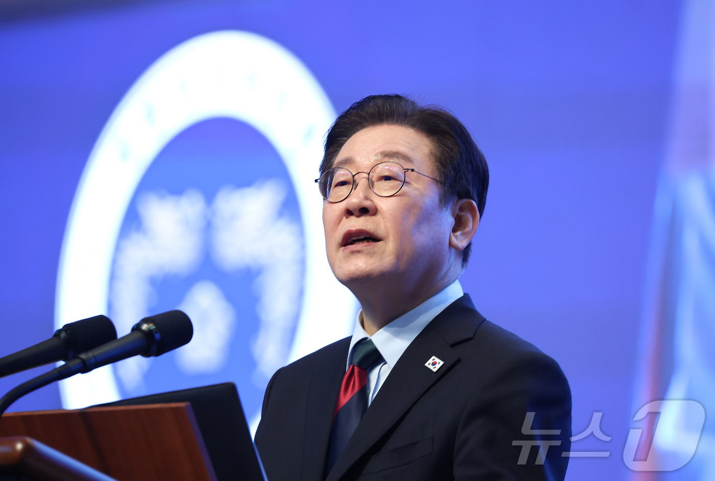 (대전=뉴스1) 이재명 기자 = 이재명 대통령이 20일 대전 유성구 한국과학기술원(KAIST)에서 열린 학위수여식에서 축사하고 있다. (청와대통신사진기자단)  2026.2.20/뉴 …