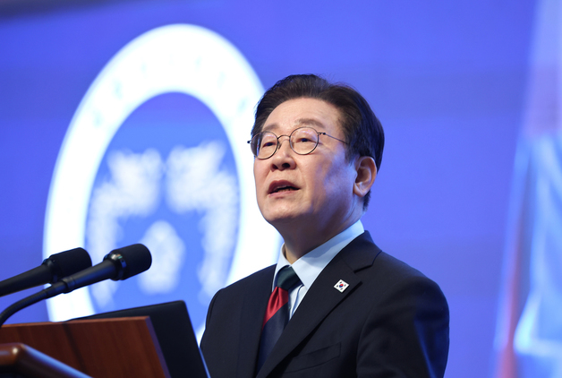 李대통령, 尹선고 美입장 질의 언론에 "왜 국내문제 외국에 묻나"