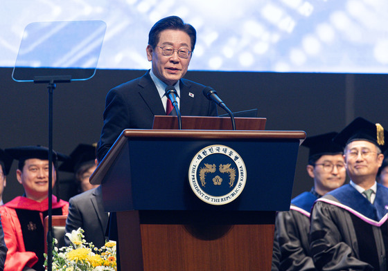 '입틀막' 대신 카이스트와 하이파이브한 李…R&D 복원 강조