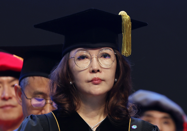 카이스트 졸업식 참석한 왕뤠이위 포모사그룹 회장