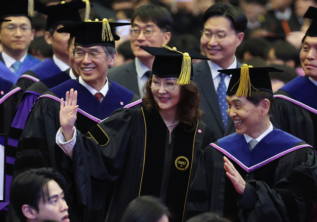 카이스트 졸업식 참석한 왕뤠이위 포모사그룹 회장