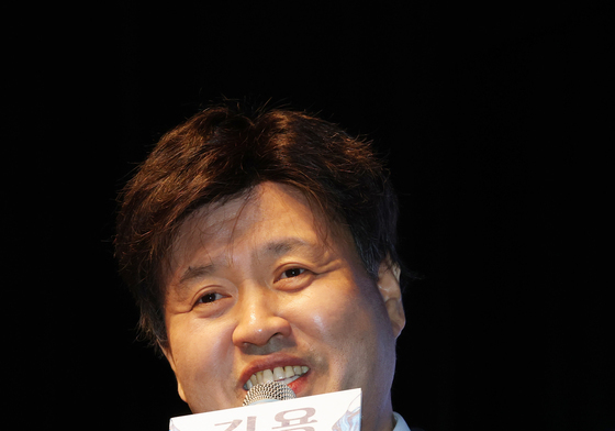 인사말 하는 김용 전 부위원장