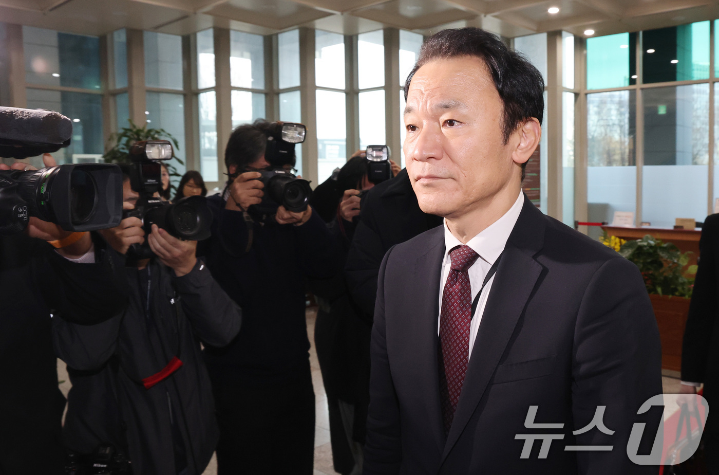 (서울=뉴스1) 임세영 기자 = 마츠오 히로타카 주한일본대사관 총괄공사가 20일 서울 종로구 외교부 청사로 초치되고 있다.정부는 이날 일본 정부가 외무대신의 국회 외교연설을 통해 …