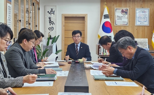 윤건영 교육감 "교육활동보호·학폭 업무경감 실행 방안 추진"