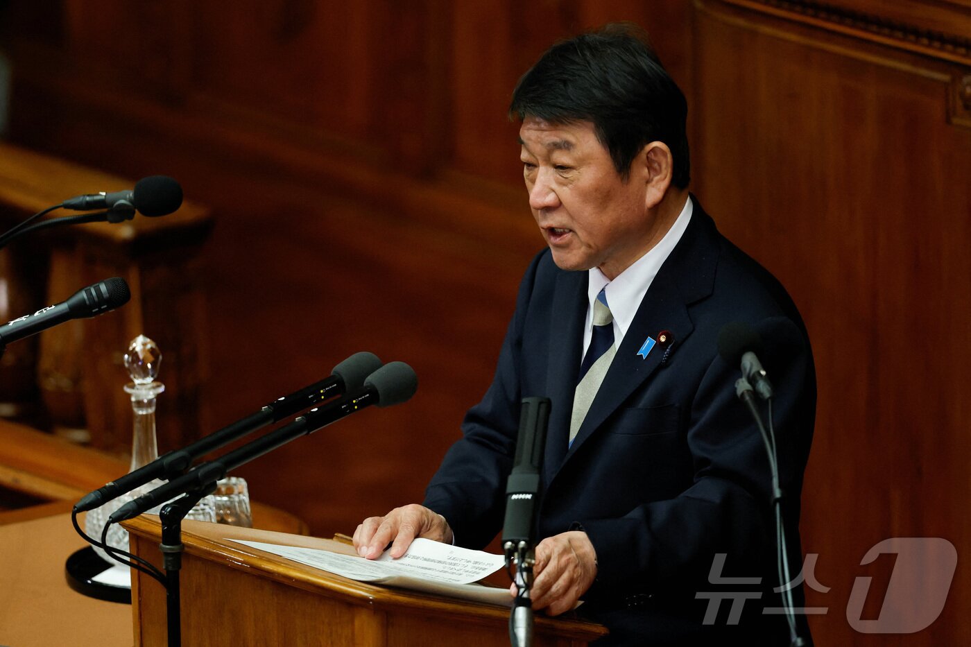 본문 이미지 - 20일 모테기 도시미쓰 일본 외무상이 도쿄 국회의사당에서 외교 정책을 설명하는 연설을 하고 있다. 2026.02.20 ⓒ 로이터=뉴스1