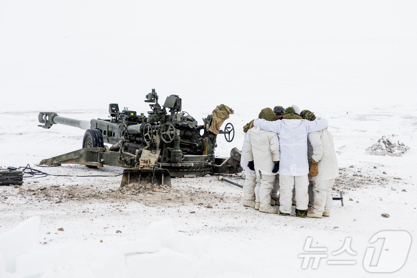 (캠브리지 베이 로이터=뉴스1) 이정환 기자 = 19일(현지시간) 캐나다군의 북극 방어 훈련 '나눅-누날리부트 작전'에 참가한 캐나다군 장병들이 캐나다 누나부트준주 캠브리지 베이에 …