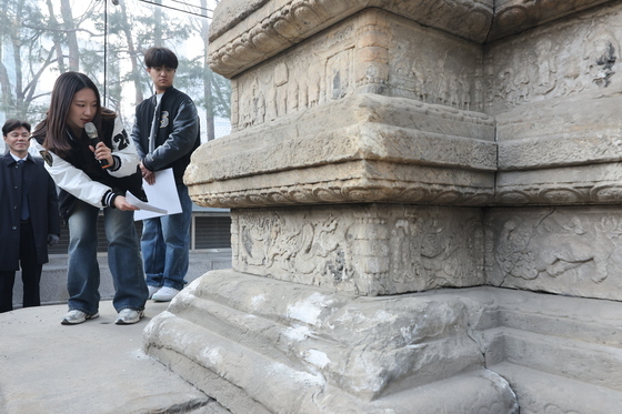 '원각사지 십층석탑 모습입니다'