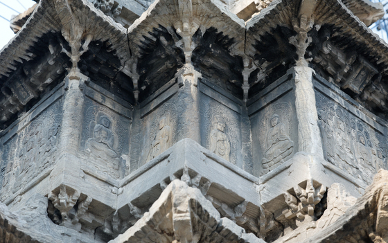 원각사지 십층석탑, 유리막 안 모습은