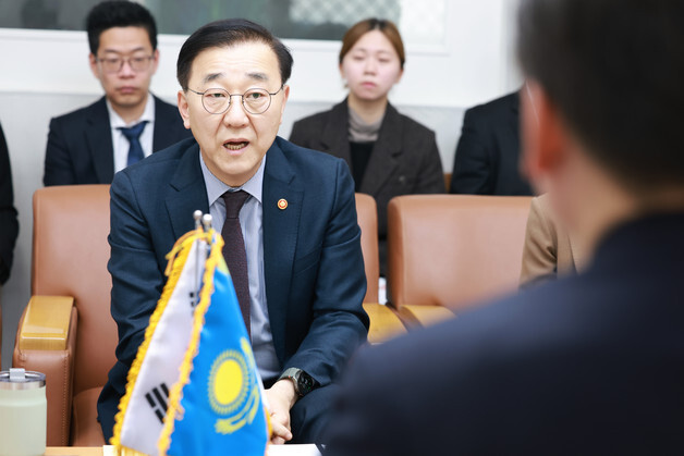 김윤덕 국토장관 "카자흐스탄과 스마트시티·인프라 협력 확대"