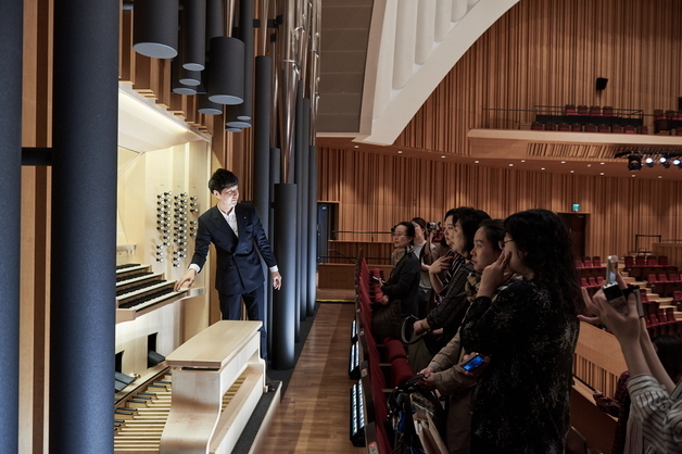 조성진·임윤찬 피아노 가까이서…롯데콘서트홀 무대 뒤 대공개