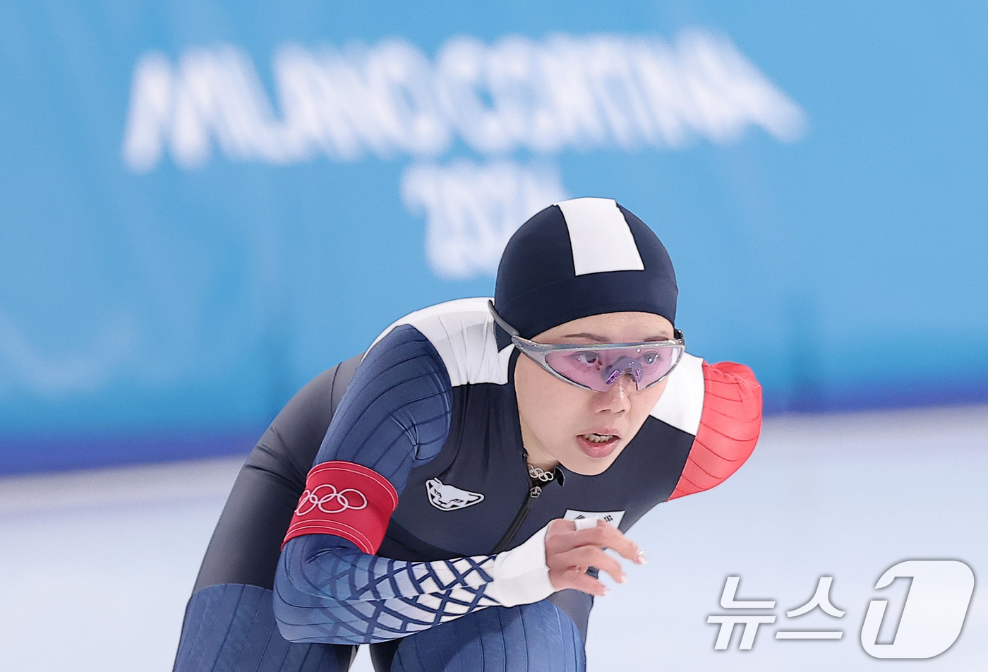 (밀라노=뉴스1) 김성진 기자 = 스피드스케이팅 박지우가 20일(현지시간) 이탈리아 밀라노 스피드스케이팅 스타디움에서 열린 스피드 스케이팅 여자 1500m에서 질주하고 있다. 20 …