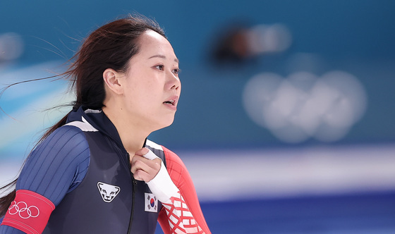 기록 확인하는 박지우