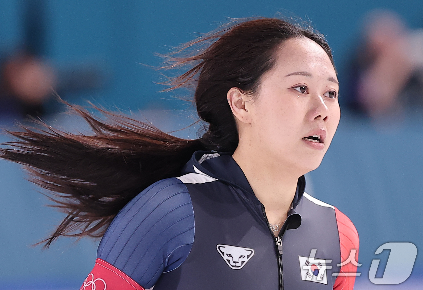 (밀라노=뉴스1) 김성진 기자 = 스피드스케이팅 박지우가 20일(현지시간) 이탈리아 밀라노 스피드스케이팅 스타디움에서 열린 스피드 스케이팅 여자 1500m에서 레이스를 마친 후 기 …