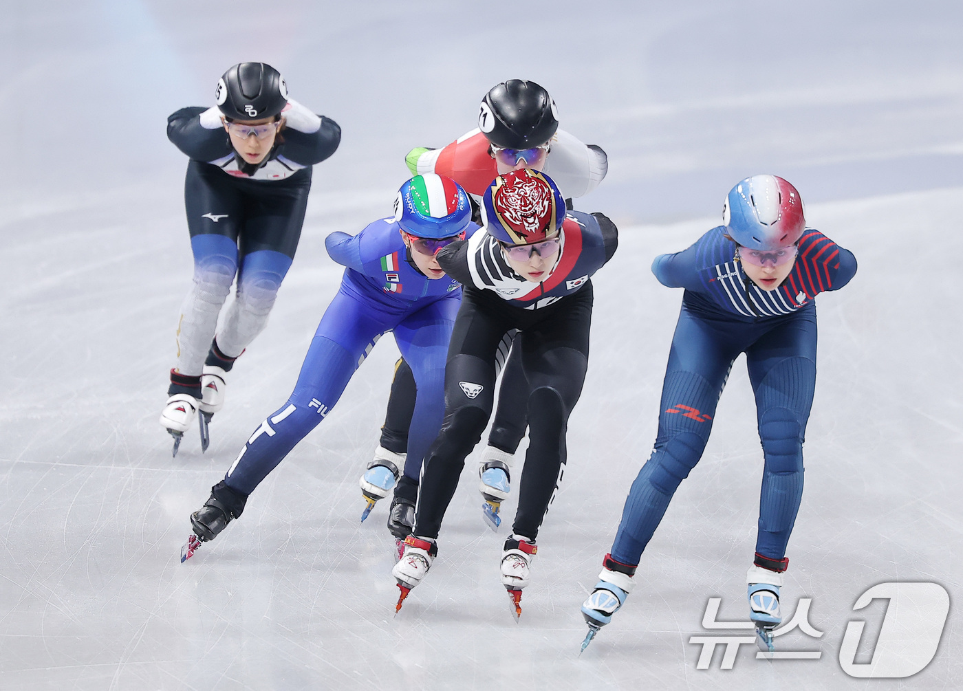 (밀라노=뉴스1) 김성진 기자 = 쇼트트랙 최민정이 20일(현지시간) 이탈리아 밀라노 아이스 스케이팅 아레나에서 열린 2026 밀라노·코르티나담페초 동계올림픽 쇼트트랙 여자 150 …