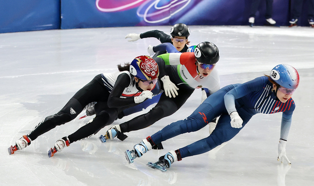 최민정, 허를 찌르는 코너웍